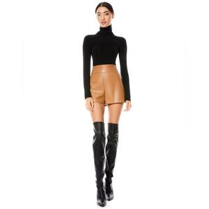 Alice + Olivia Donald Vegan Leather Shorts in Camel/ 6